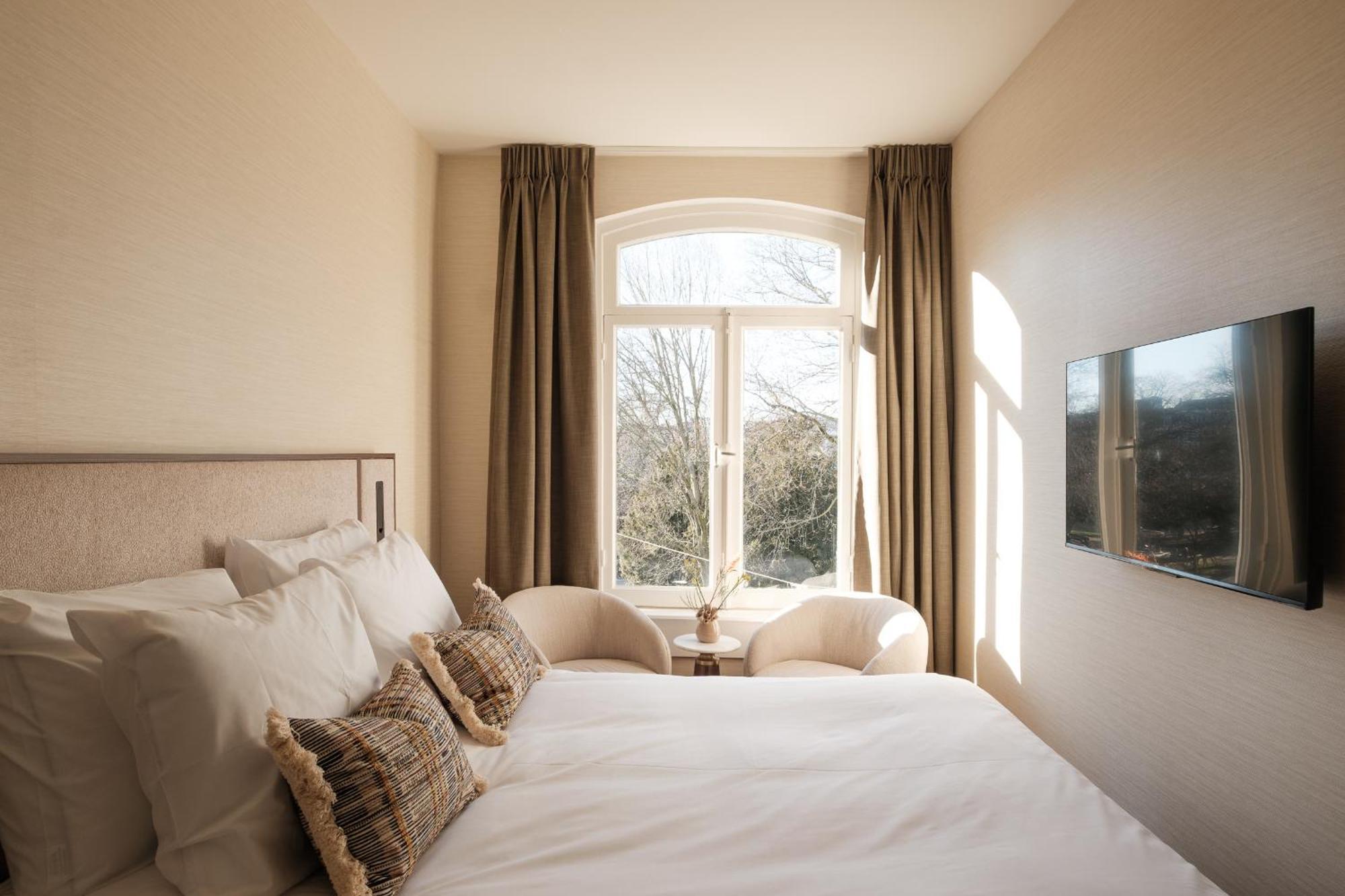 Parklane Hotel